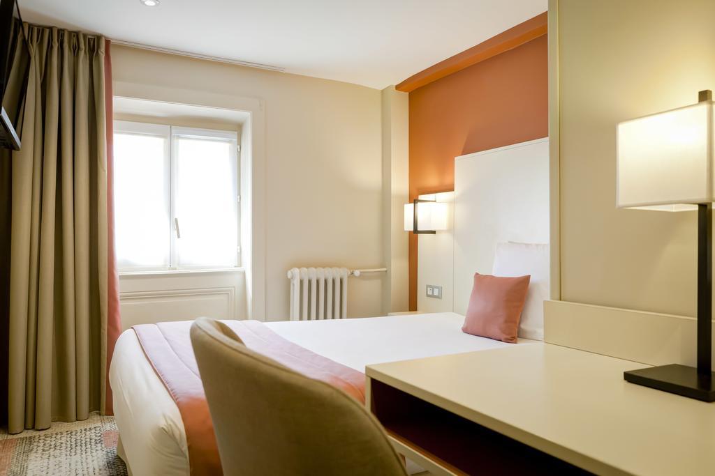 Hotel Des Remparts Perrache Lyon Exterior photo